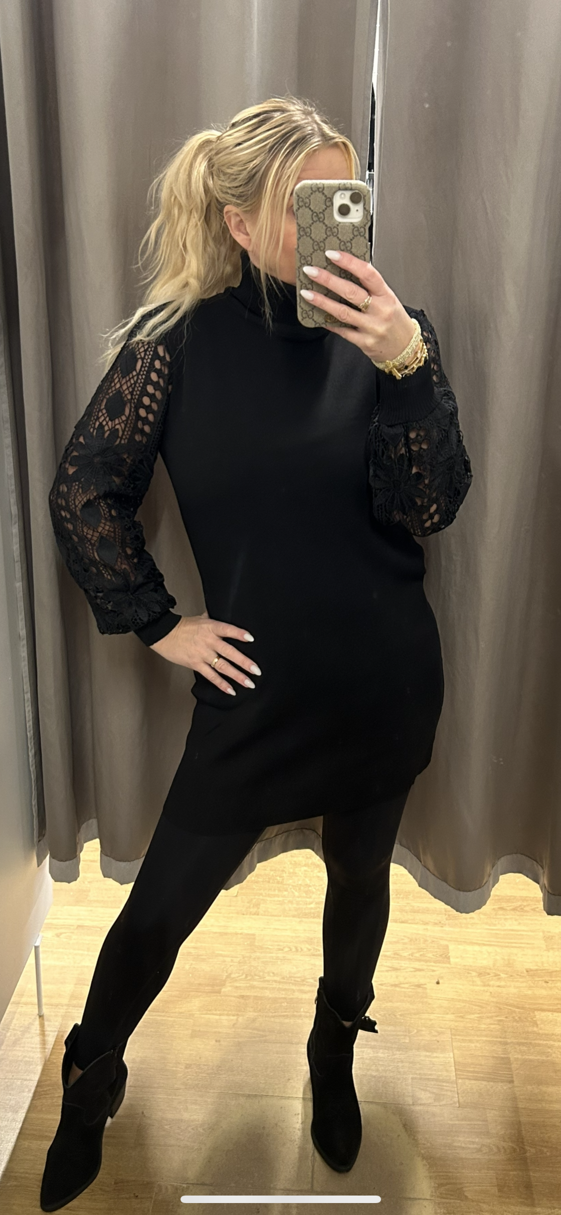 Síðar peysur með rúllukraga. Tveir litir.