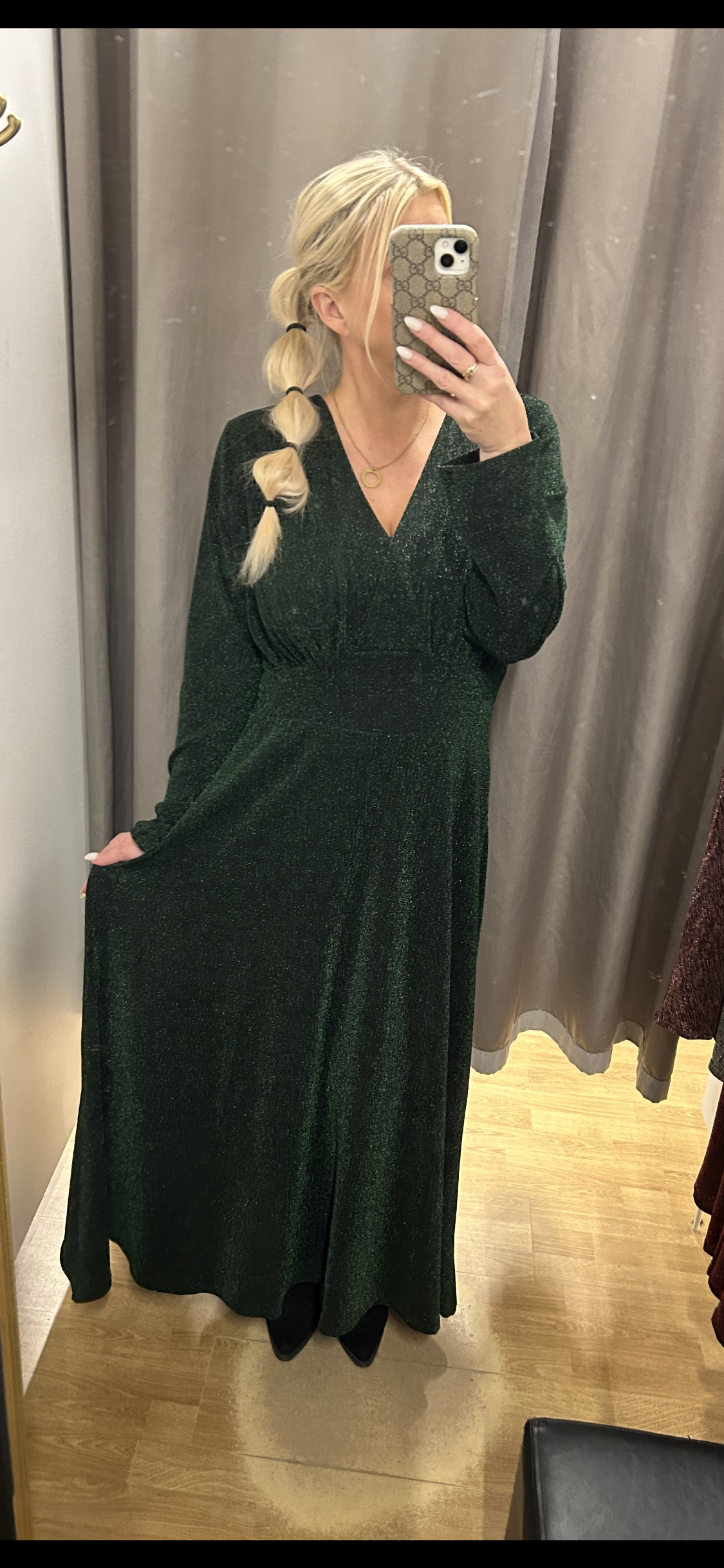 Kjólinn okkar grænn glimmer