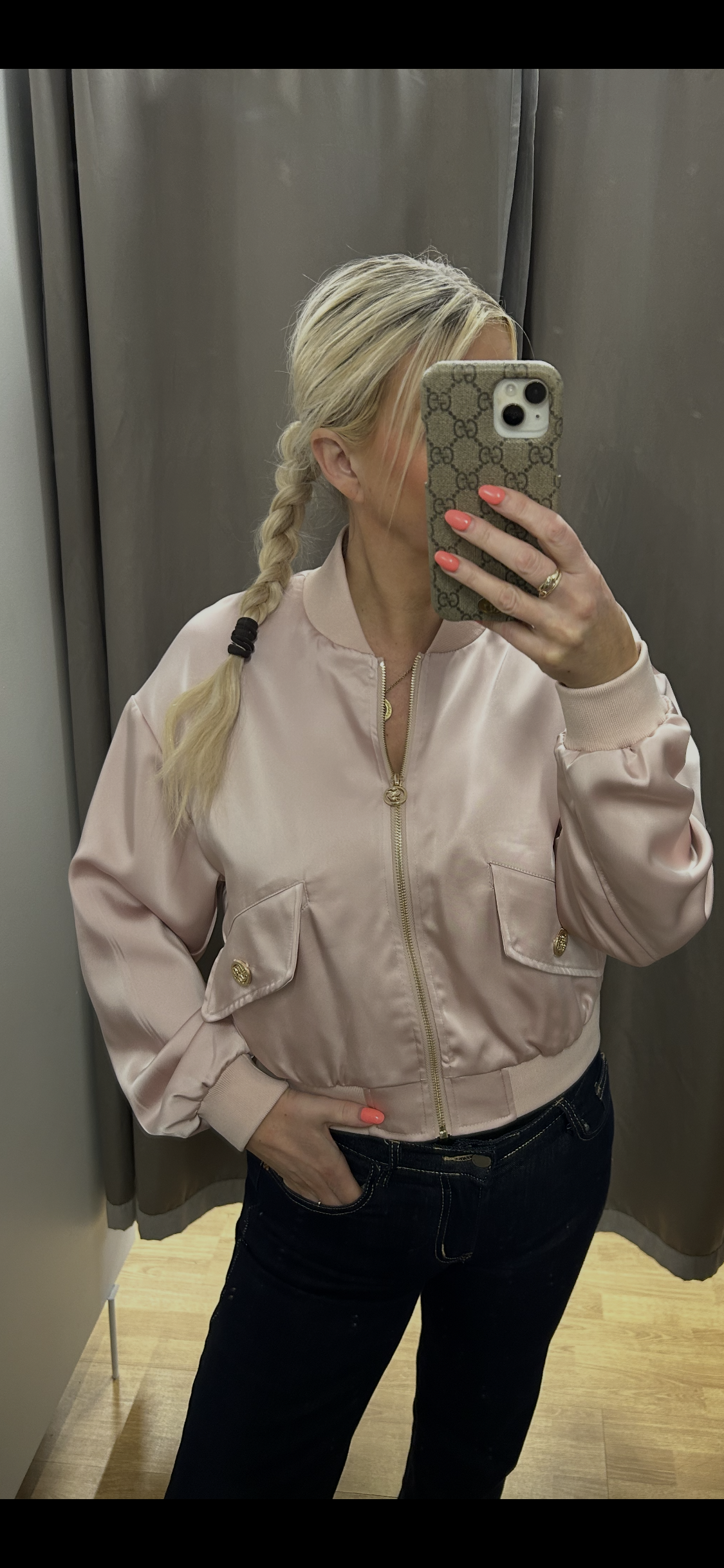 Bomber jakkar silkiáferð