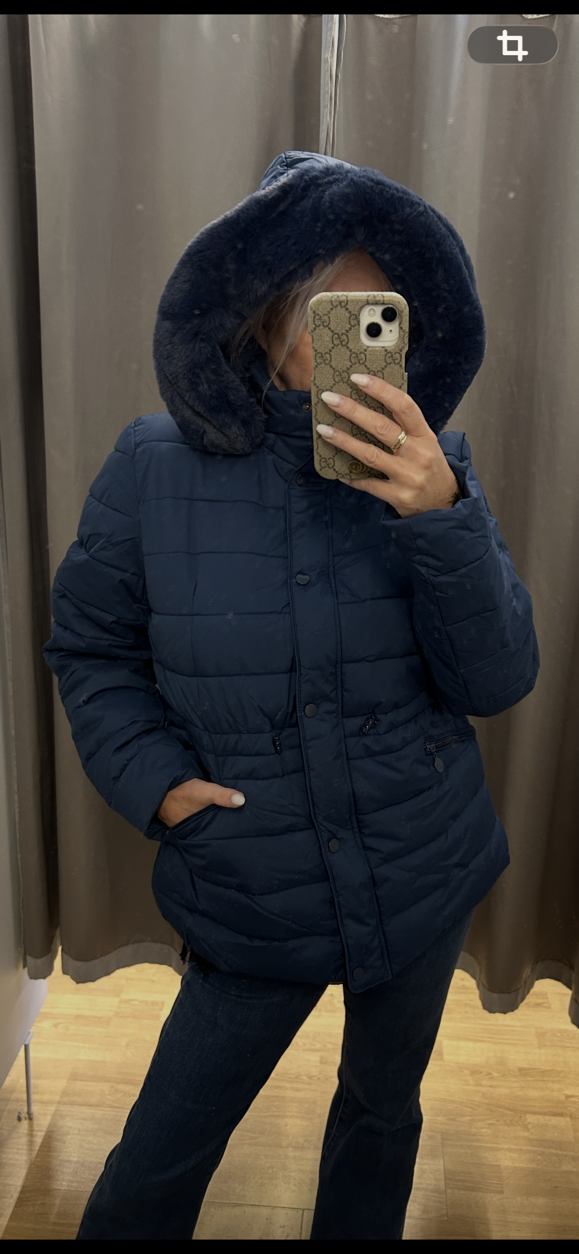 Úlpa með loðhettu