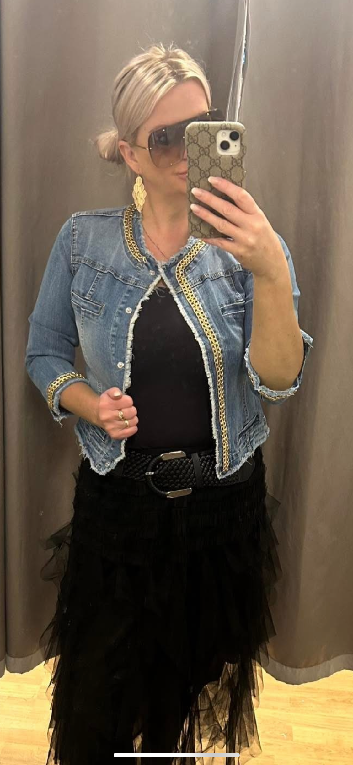 Gallajakki með gullkeðju
