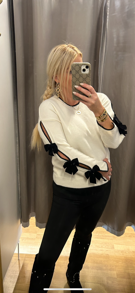 Peysa með slaufum