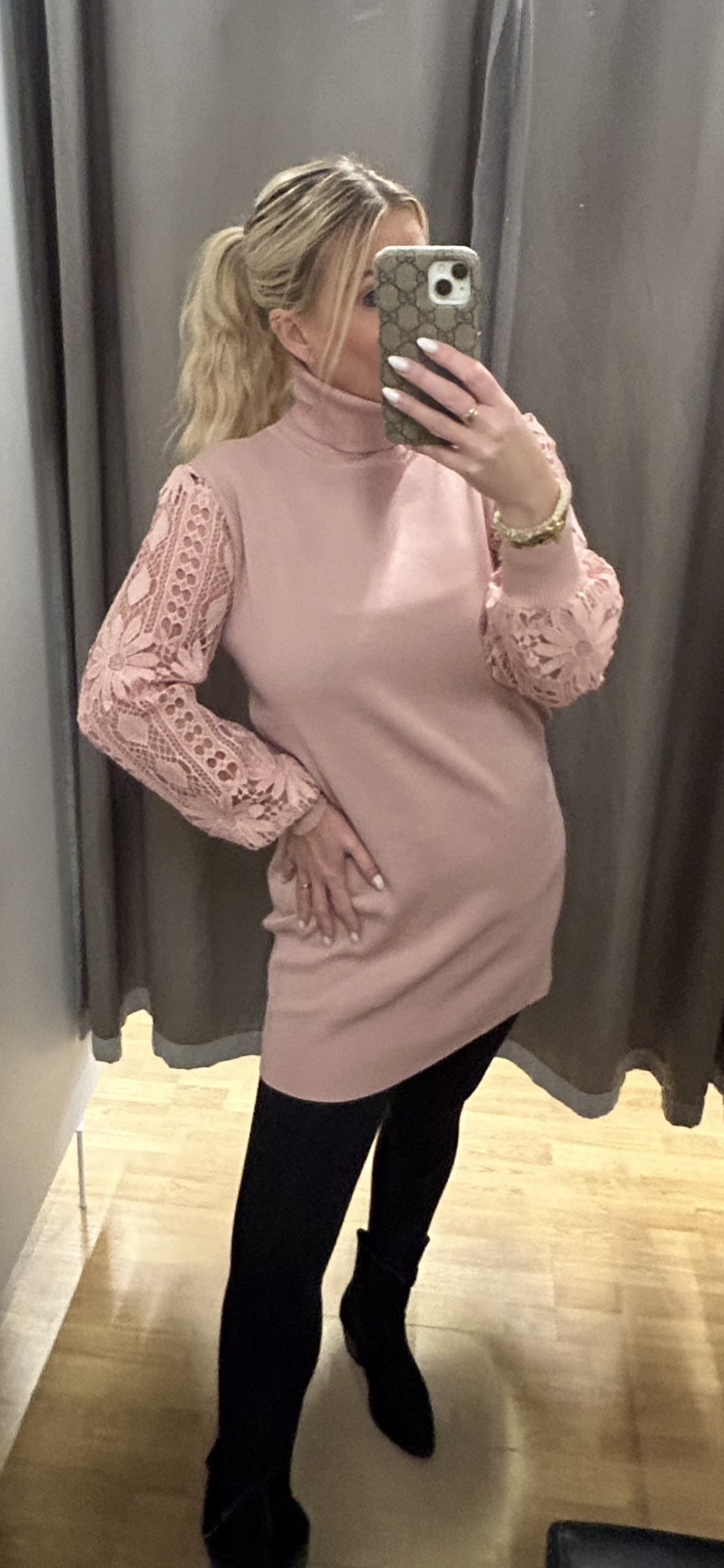 Síðar peysur með rúllukraga. Tveir litir.