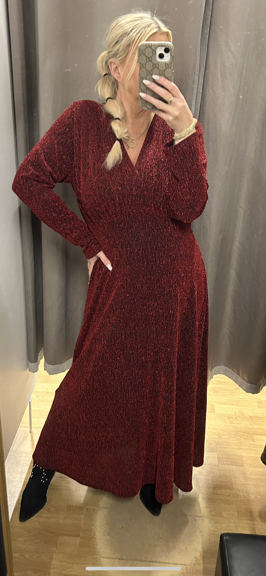 Kjólinn okkar glimmer rauður