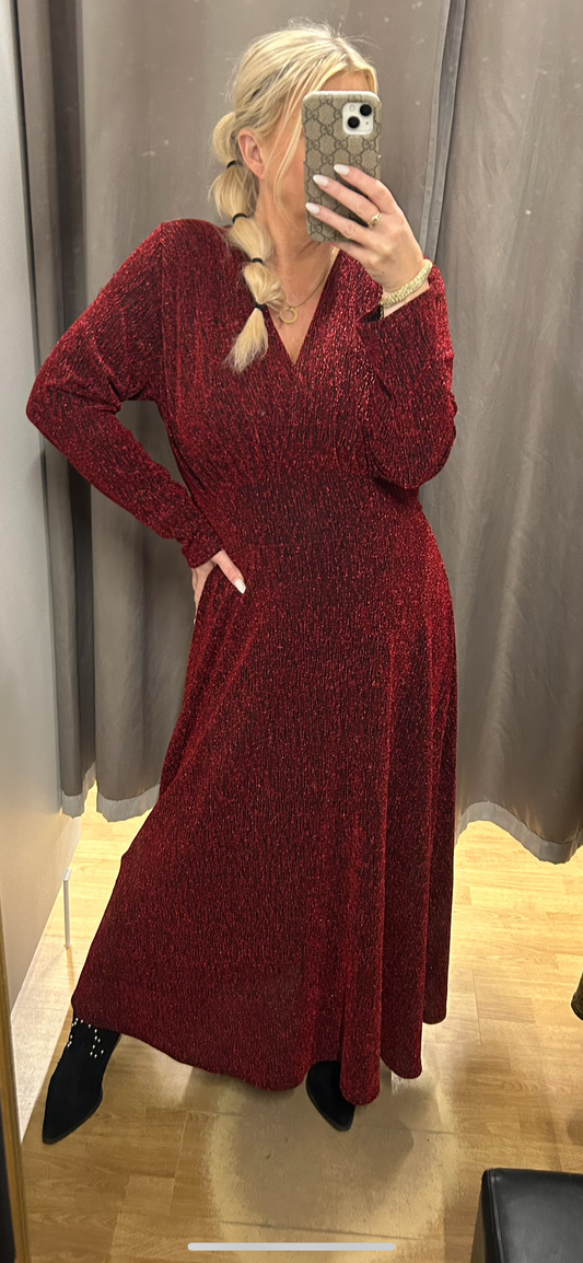 Kjólinn okkar glimmer rauður