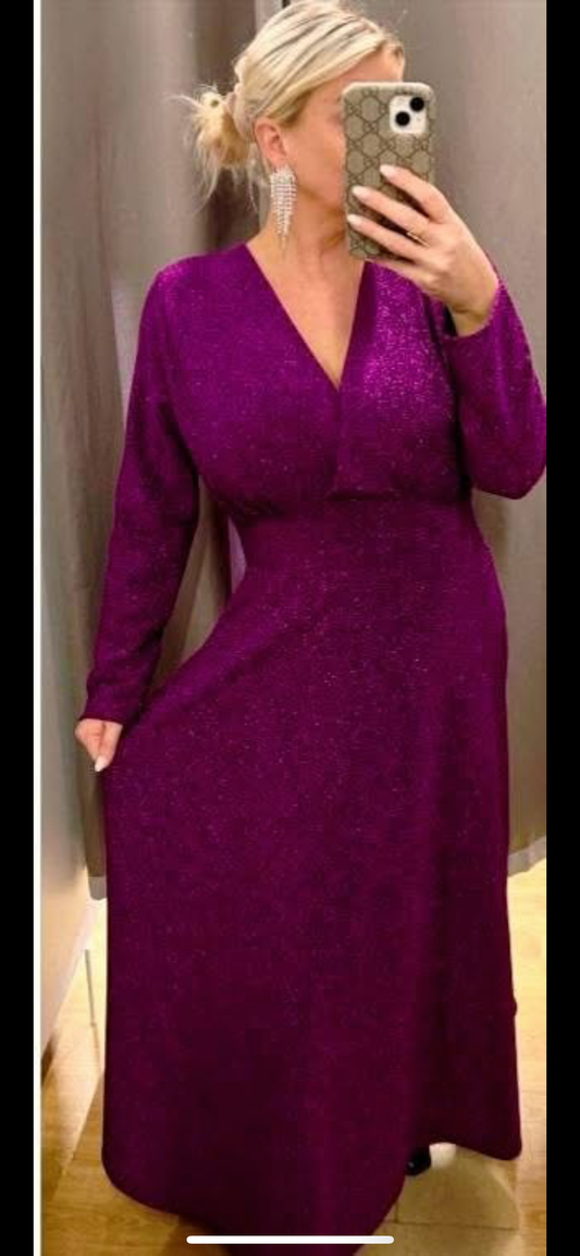 Kjólinn okkar glimmer fjólublár