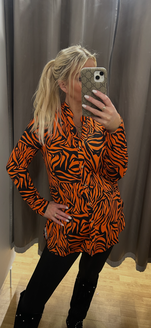 By Swan skyrta síð