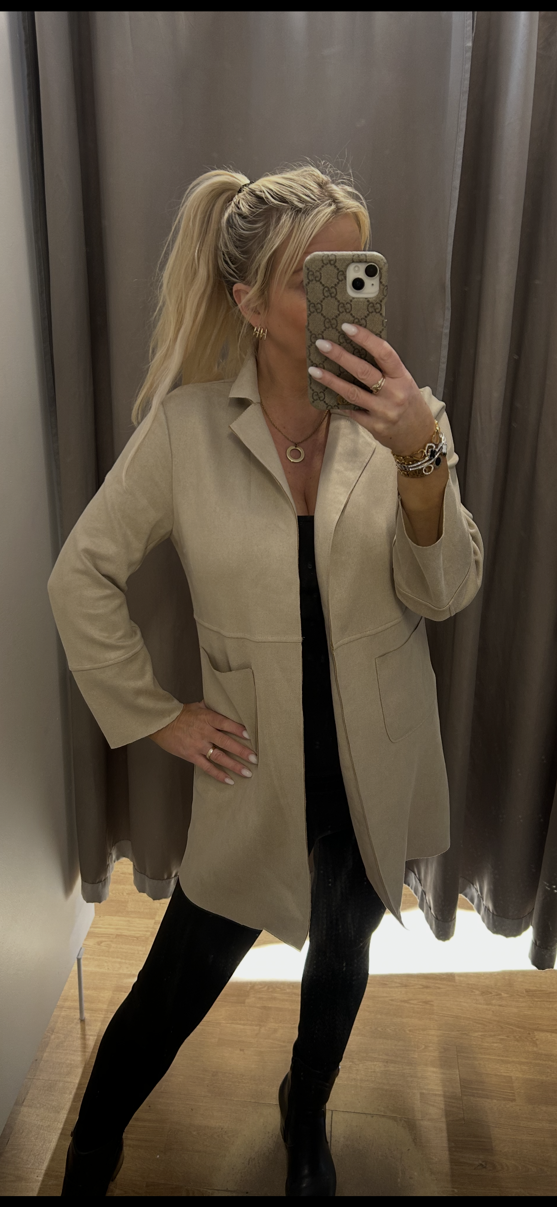 Apaskinnsjakkar margir litir