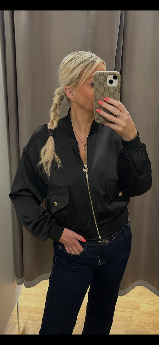 Bomber jakkar silkiáferð