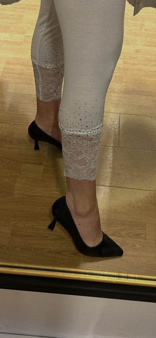Hvítar leggings með blúndu